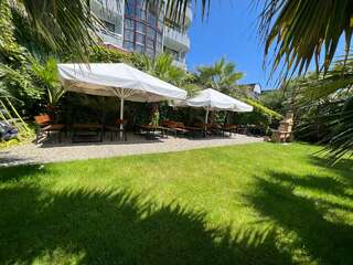 Гостиница Айсберг Лазаревское Двухкомнатные апартаменты с балконом и панорамным видом на море-11