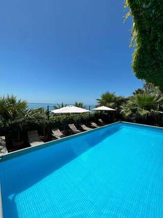 Гостиница Айсберг Лазаревское Двухкомнатные апартаменты с балконом и панорамным видом на море-14