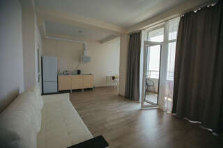 Гостиница Айсберг Лазаревское Двухкомнатные апартаменты с балконом и панорамным видом на море-4