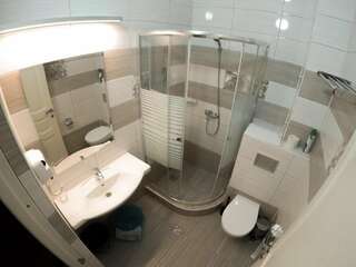 Гостиница Айсберг Лазаревское Двухкомнатные апартаменты с балконом и панорамным видом на море-6